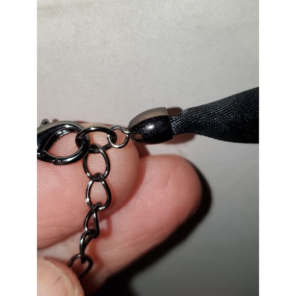 A Purple Gothic Gunmetal Necklace Choker Victorian Style Ribbon Vampire - Picture 7 of 11